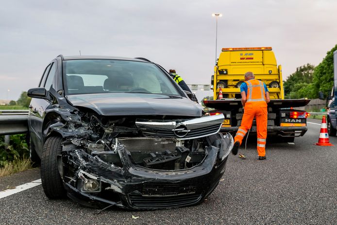 Haar auto raakte zwaarbeschadigd, maar zelf kwam ze er zonder kleerscheuren vanaf.
