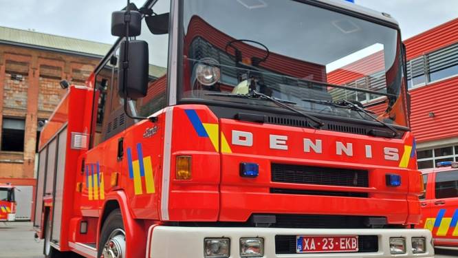 Brandweer van Lochristi zwaait voertuig ‘Dennis’ uit: “Na jarenlange, trouwe dienst schenken we hem aan een brandweerkorps in Albanië”