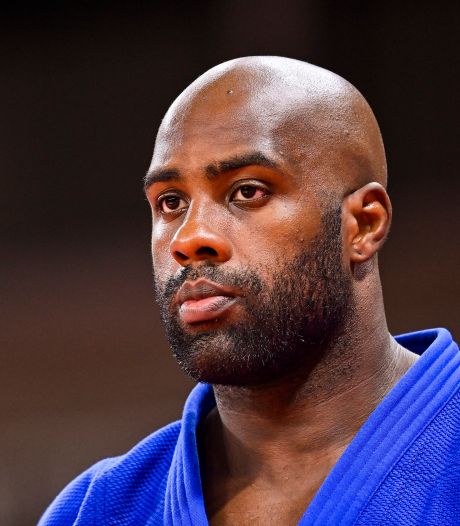 Teddy Riner se console avec une médaille de bronze