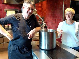 “Peter Goossens was mijn stagiair in Hof van Cleve”: Jan Nijs (61) sluit Plein 25 én stopt als chef-kok