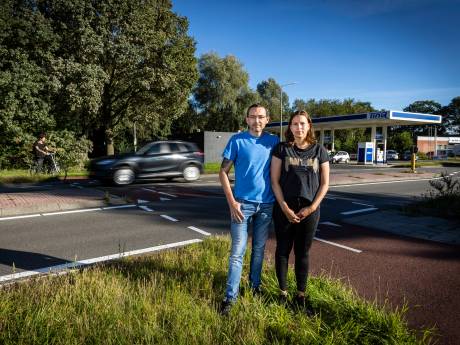 Meisje (14) overleeft zwaar ongeval op Oldenzaalsestraat in Hengelo, ouders doen oproep aan scholieren: ‘Kijk goed om je heen’