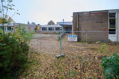 Eerst mogen de vleermuizen rustig vertrekken, dan wordt de mavo in Ravenstein gesloopt