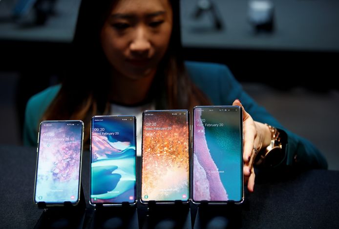 De Samsung Galaxy S10e, S10, S10+ en de Samsung Galaxy S10 5G (die niet in België verkrijgbaar is) op een rij.