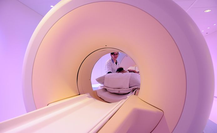 Een MRI-scanner in het academisch ziekenhuis VUmc.