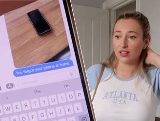 Man maakt vriendin wijs dat ze haar gsm is vergeten, terwijl ze hem vastheeft: "Denk nog eens goed na!"