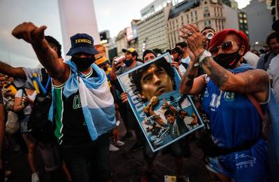 Honderden Argentijnen de straat op voor Maradona: “Hij is niet overleden, hij is vermoord”