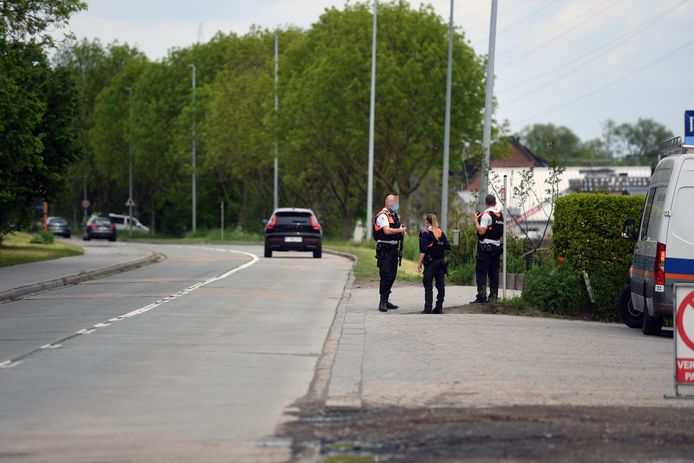 Zoektocht naar militair Jürgen Conings breidt zich uit naar Leuven: politie massaal aanwezig aan flat Van Ranst