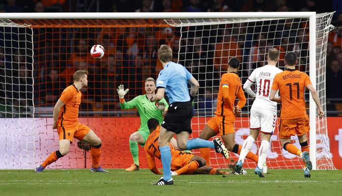 Eriksen met de heerlijke 3-2 in de Johan Cruijff ArenA.