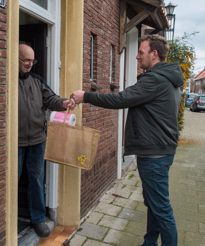 Er worden boodschappen gehaald voor mensen die dat zelf niet kunnen of durven. Foto ter illustratie.