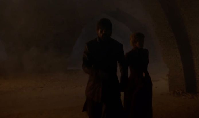 Jaime en Cersei ontsnappen via de kelder.