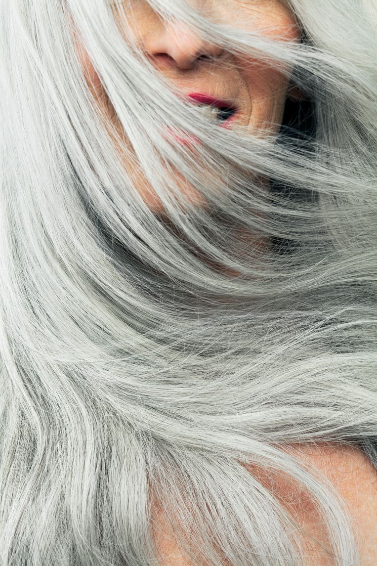 uit Faeröer Oplossen Waarom het helemaal oké is om je grijze haren niet meer te kleuren