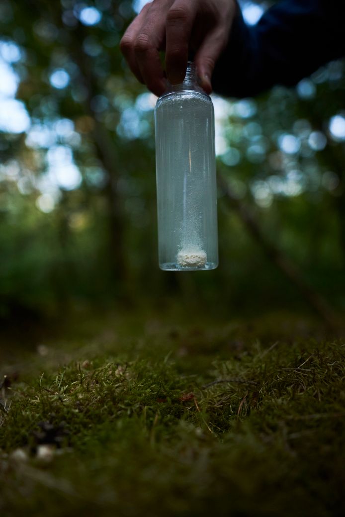Je laat de schoonmaakparel oplossen in water, en je hebt een ecologisch schoonmaakproduct.