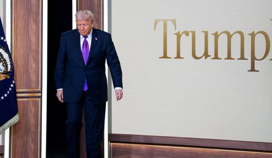 Trump wil zijn naam op alles: van initiatief voor goedkope medicijnen tot station en vliegveld