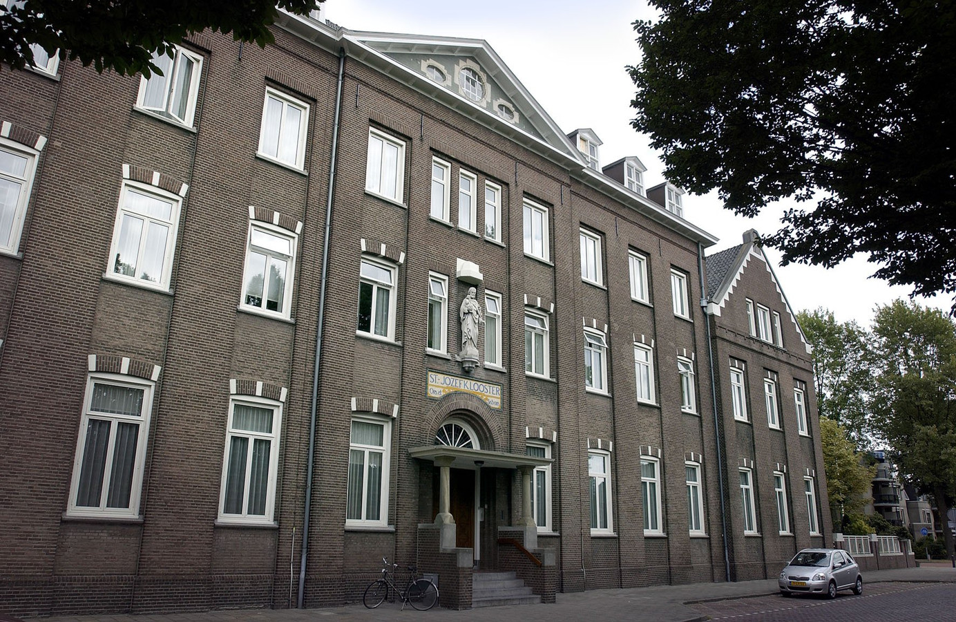 Het Sint-Jozefklooster in Schijndel is verbouwd door Cornelis Huygens. Nu gaat de ontwikkelaar nog 28 geschakelde woningen bouwen naast het klooster.