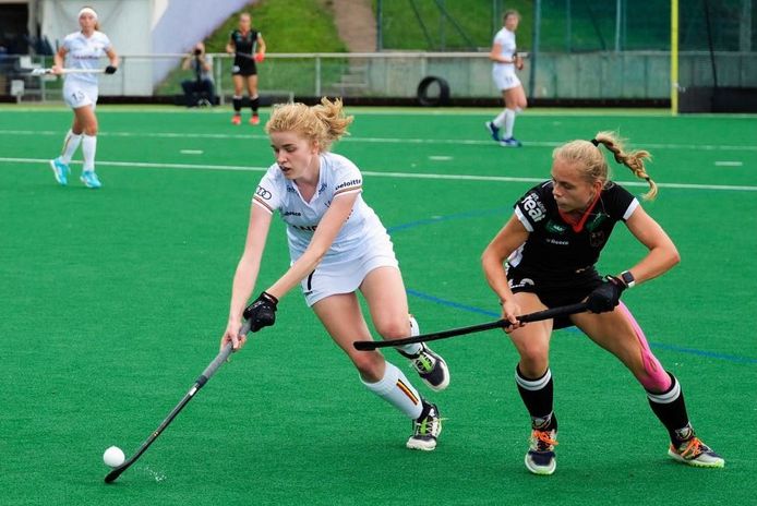 Noa Schreurs (links) uit Impe verdedigde nu normaal met de Young Red Panthers de Belgische kleuren op de Junior World Cup Hockey in het Zuid-Afrikaanse Potchefstroom.
