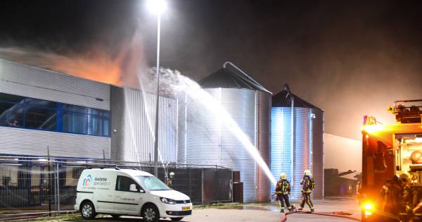 Grote brand bij Holabouw Moerkapelle.