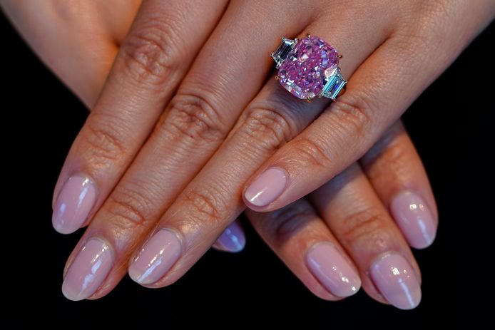 garen Bewolkt skelet Roze diamant en dieprode robijn voor tientallen miljoenen geveild in New  York: 'Echt extreem mooi' | Buitenland | AD.nl