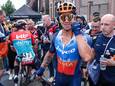 Dylan Groenewegen balt zijn vuist na de winst in de Ronde van Limburg 2024.