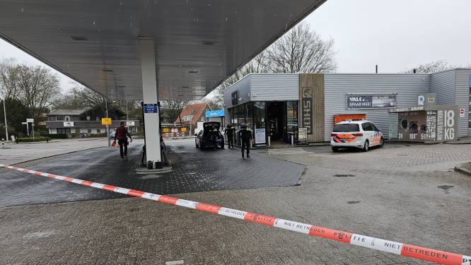 Overvaller Wagenings tankstation dreigde met vuurwapen en maakte geld buit
