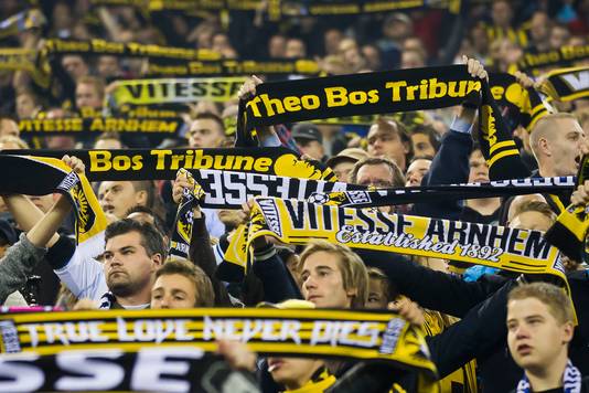 Vitesse-supporters op de Theo Bos Tribune in GelreDome (archiefbeeld).