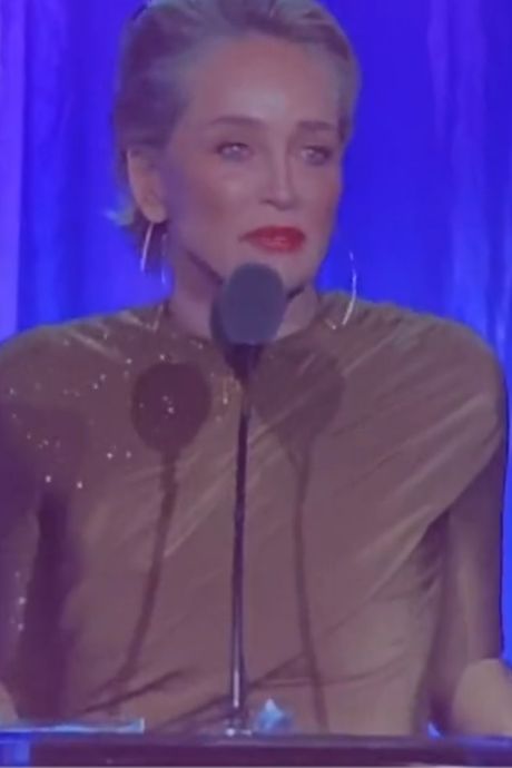 En larmes, Sharon Stone révèle avoir perdu “la moitié de son argent” dans la faillite de la Silicon Valley Bank