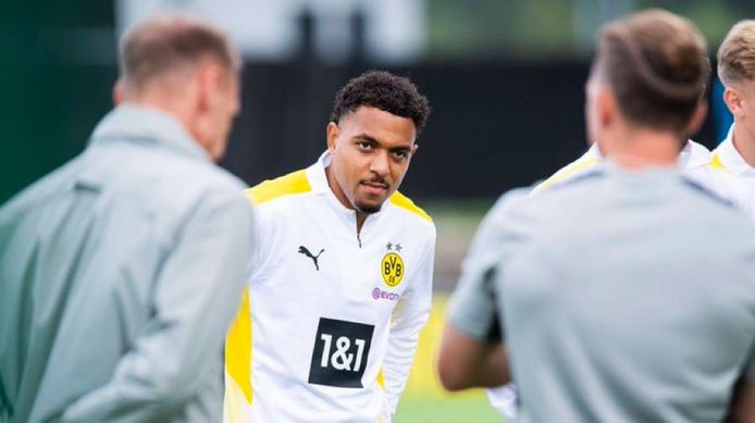 Donyell Malen in het shirt van Borussia Dortmund.