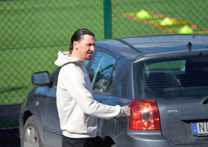 Ibrahimovic op weg naar de training bij Hammarby.