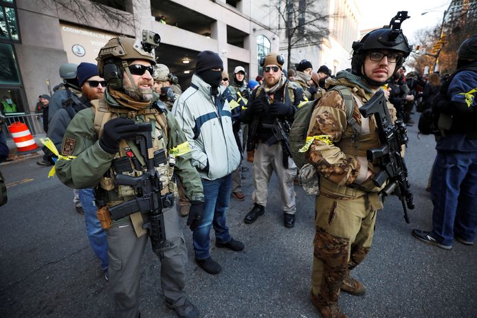 © Reuters - Gewapende milities komen samen in Richmond, Virginia, de VS