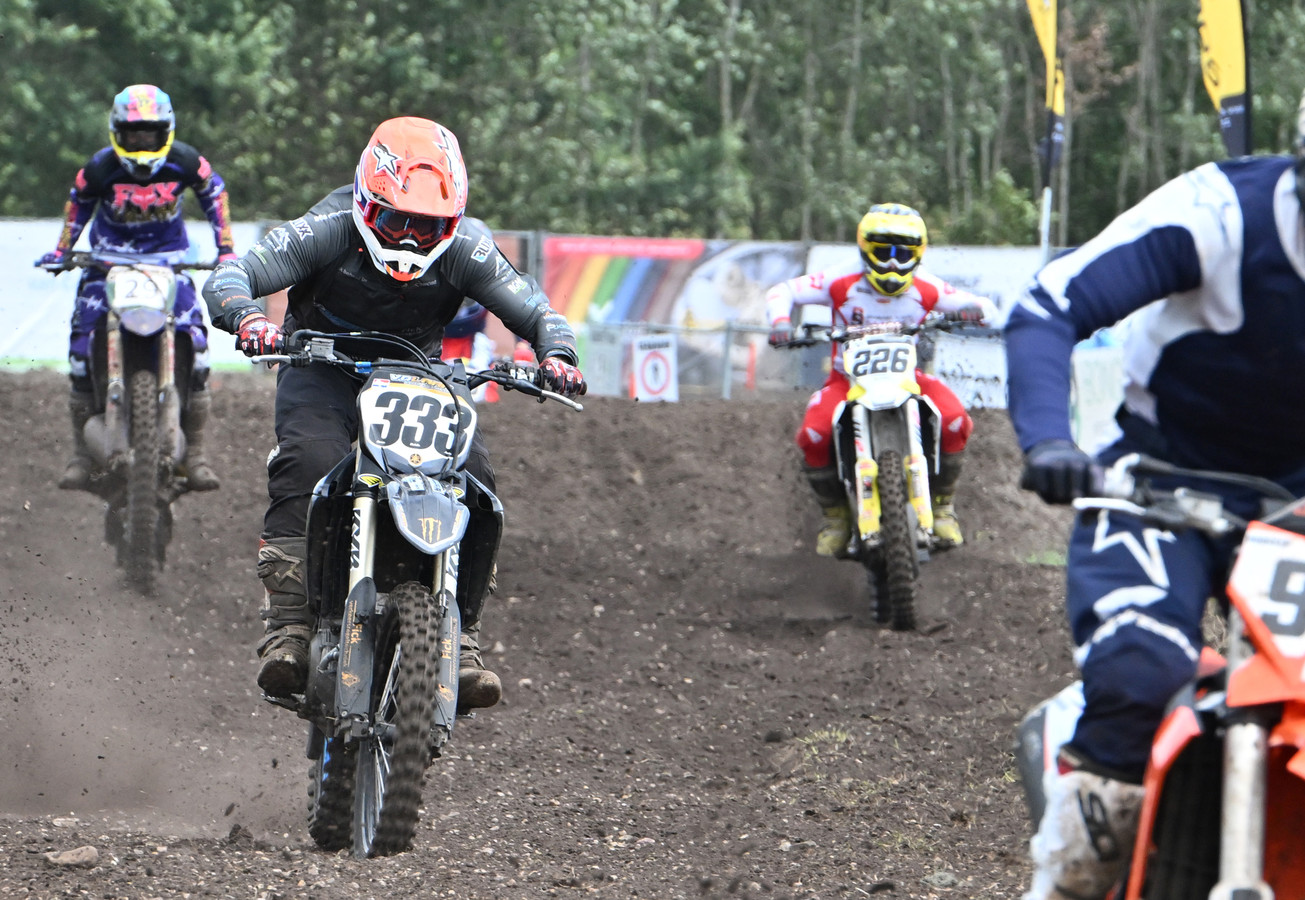 Crossen op het nieuwe parcours in Mill ‘De vliegtuigen uit Volkel