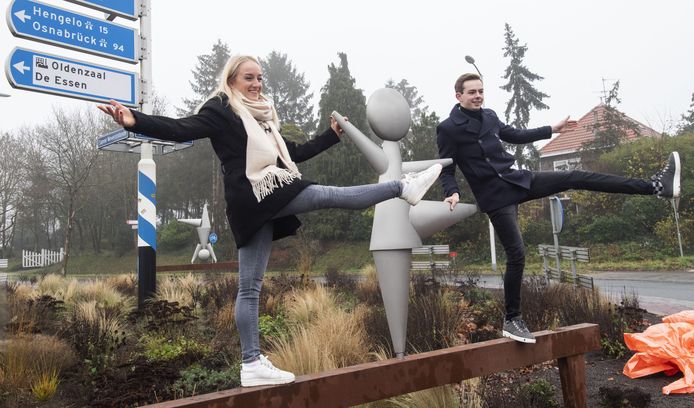 Sanne Wevers Onthult Op Eigen Rotonde In Oldenzaal Balk Die Haar Eeuwige Roem Bezorgde Update Oldenzaal Tubantia Nl