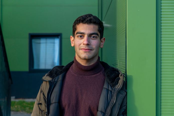 Abel Tamimi (20 jaar) heeft het Jeugdlintje 2021 gewonnen. Hij werd door meerdere mensen voorgedragen omdat hij op verschillende terreinen actief is als vrijwilliger. Zo tolkt en vertaalt hij voor mensen die de Nederlandse taal nog niet machtig zijn. Ook is hij lid van de bewonersraad van het asielzoekerscentrum.