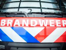 Auto loopt zware schade op bij brand op terrein garagebedrijf