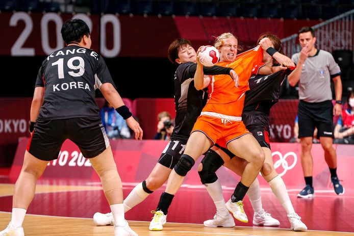 Danick Snelder in duel.