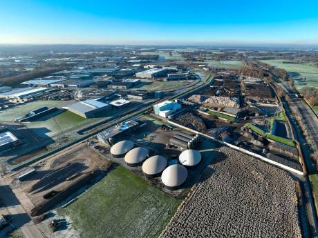 Boete voor trage reactie gemeente en provincie op stankoverlast biovergister in Goor