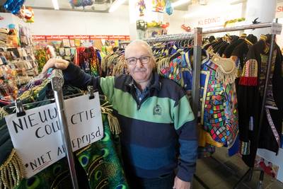 Feestwinkel deelt gratis indianenpakken uit: actie tegen ‘doorgeslagen racismedebat’