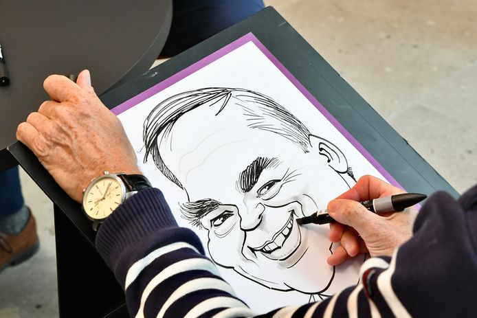 Burgemeester Kris Declercq kreeg als eerste een karikatuur.