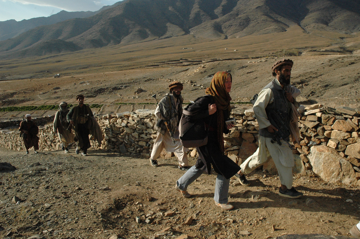 Joanie de Rijke in Afghanistan, vlak voor het misging. ‘Voor ze mij gingen doden, wilden ze nog snel een zieltje winnen’ Beeld rv