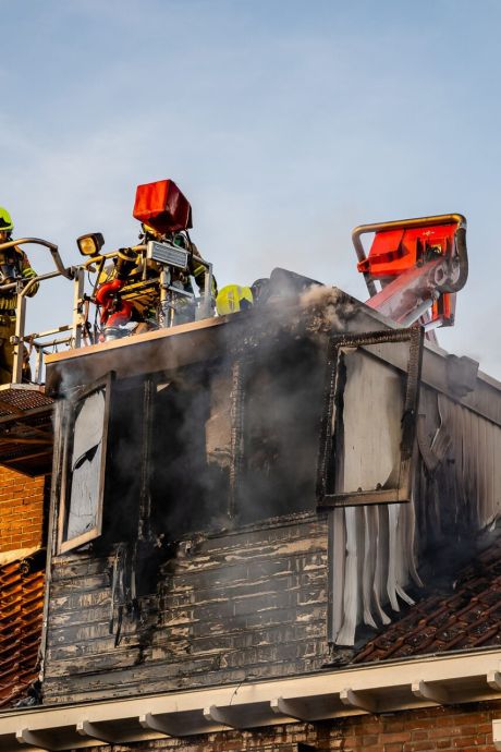 Brand in woning Tilburg, brandweer kan door snel ingrijpen uitbreiding voorkomen 