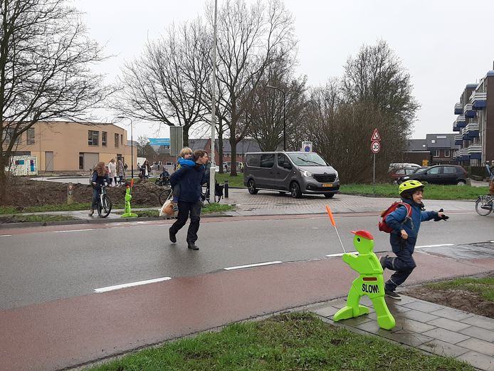 Verkeersregelaars zorgen vanaf woensdag voor veilige oversteek voor ...
