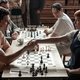 Wie is de schepper van ‘The Queen’s Gambit’? En wat maakt zijn boeken zo verleidelijk voor regisseurs?