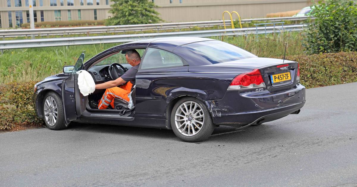Jonge vrouw gewond geraakt na aanrijding in Waalwijk.