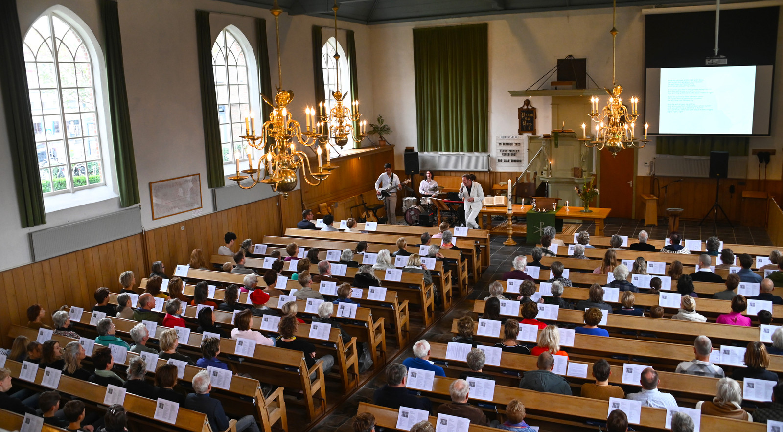 Hoeveel Mensen Mogen Er In Een Kerkdienst Dankbaar Domburg viert 800-jarig bestaan met Elvis-kerkdienst: ‘Elvis
