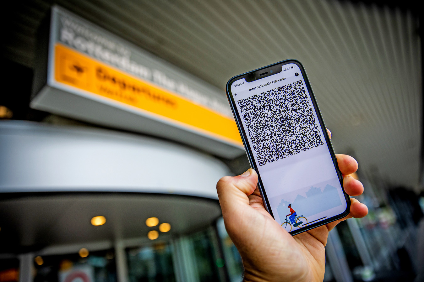 Een internationale QR-code die getoond moet worden om op reis te kunnen.