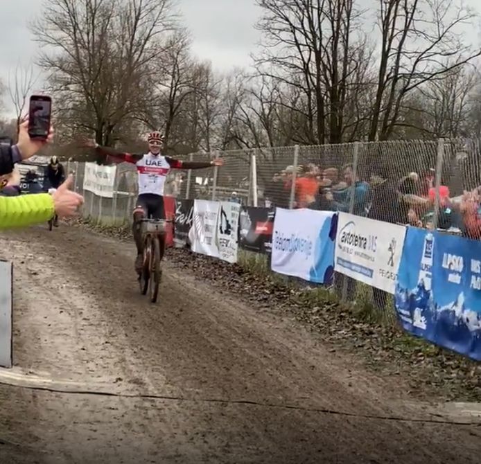 Tadej Pogacar wint in Slovenië.