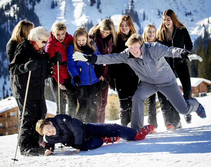 De Nederlandse koninklijke familie tijdens de jaarlijkse fotosessie in Lech.