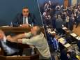 Screenshot van video van het gevecht tussen parlementsleden in het Georgisch parlement.