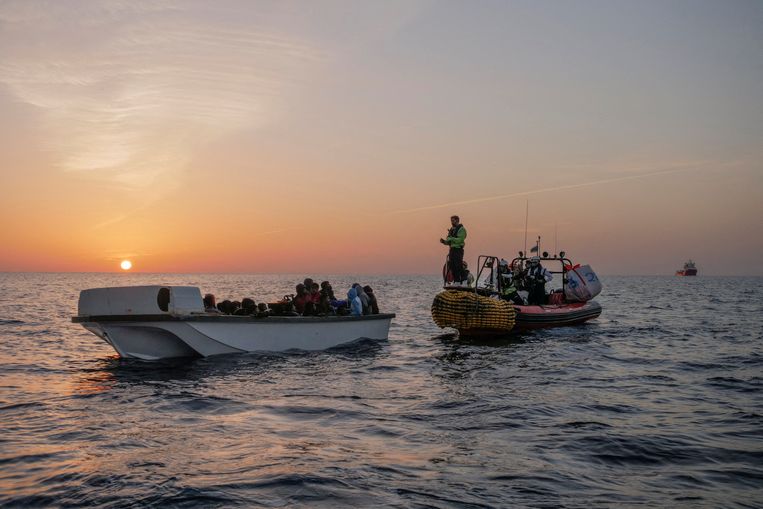 L’Italia svela nuovamente le navi delle organizzazioni umanitarie che trasportano migranti