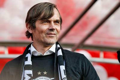 Cocu: Basis voor titel in Augsburg gelegd
