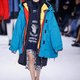 Capuchons, vijf jassen over elkaar en prints die wél wat zeggen op de catwalk tijdens Paris Fashion Week