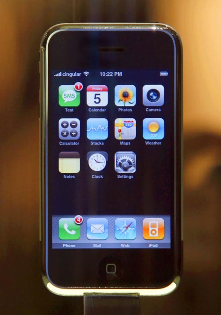De iPhone, de langverwachte mobiele telefoon van Apple, werd dinsdag gepresenteerd op een conferentie van het bedrijf in San Francisco. (AFP) Beeld AFP